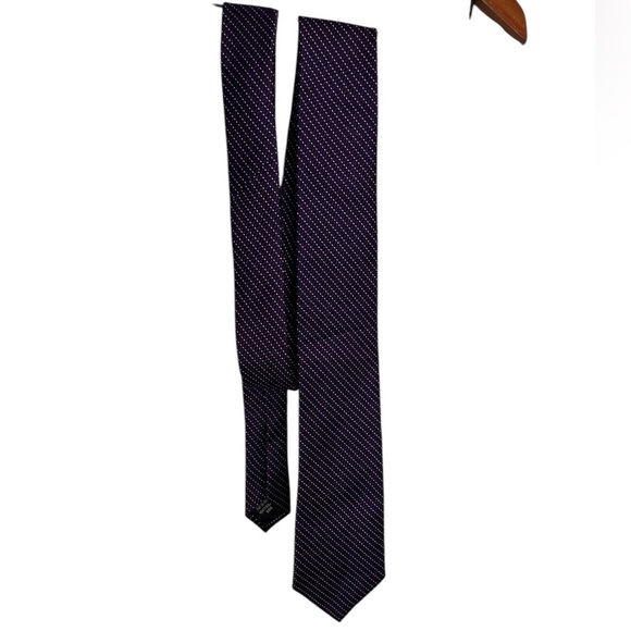 Arrow Purple Polka Dot Men's 100% silk Tie - Picture 1 of 5